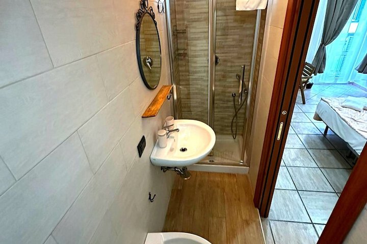 Room 8 of 16