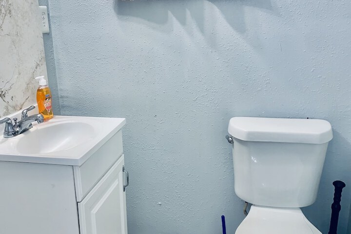 Room 6 of 9
