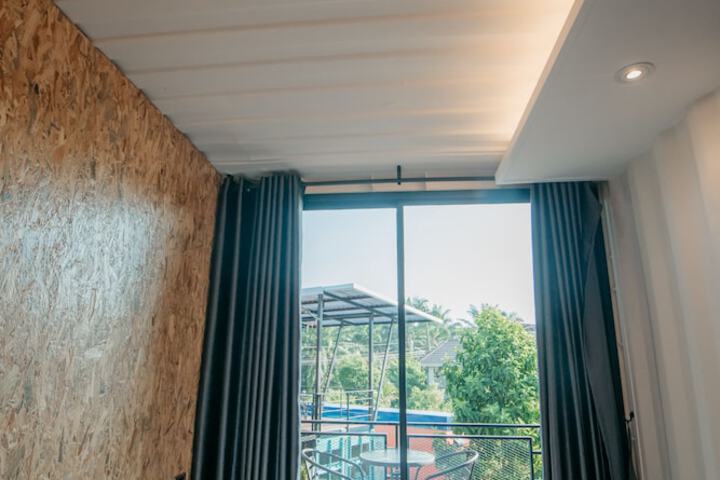 Room 4 of 20