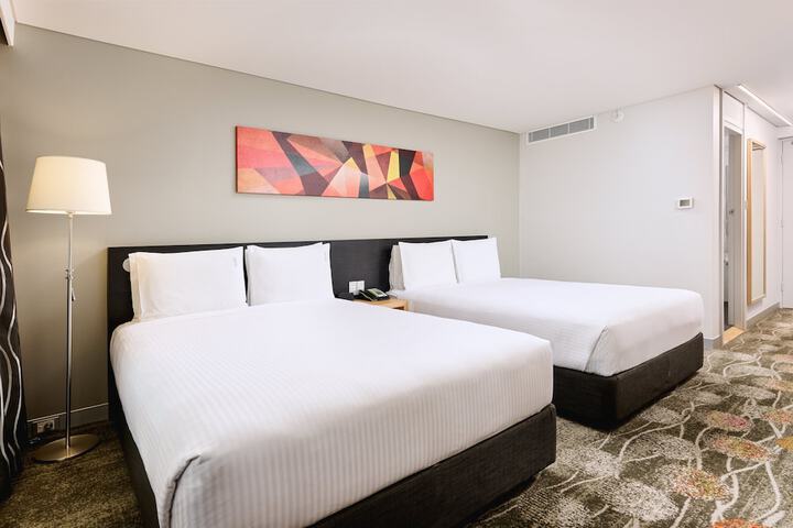 Room 4 of 104