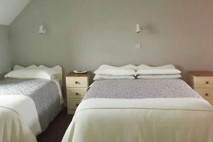 Room 3 of 7