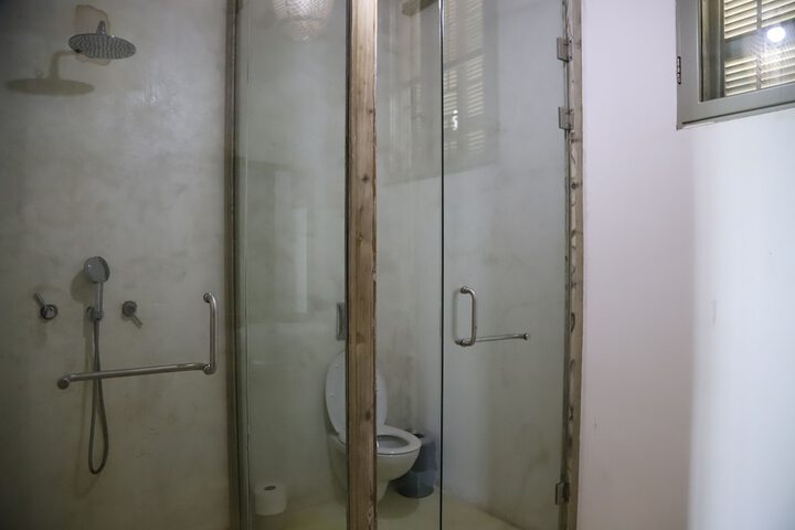 Room 74 of 102