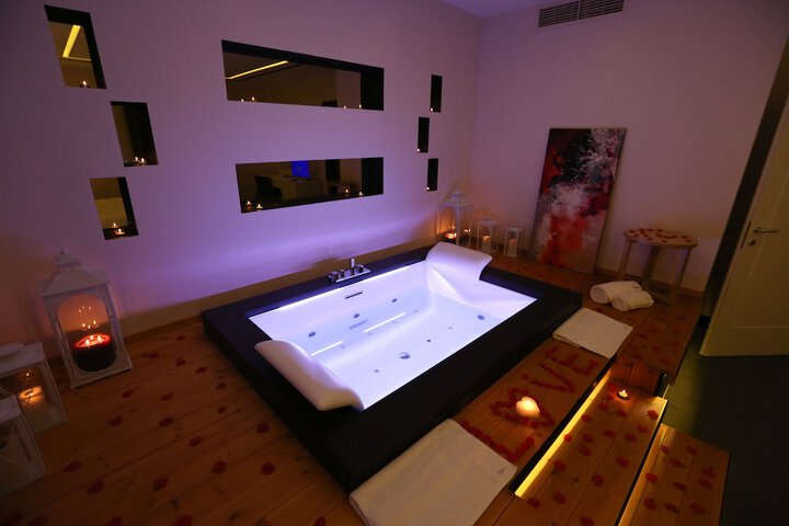 Hot Tub 40 of 47