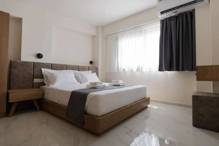 Room 8 of 82