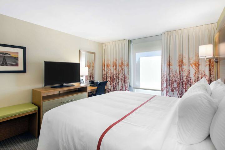 1 King Bed (7 of 10)