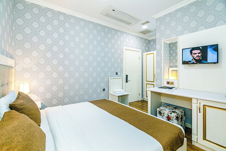 Room 8 of 53