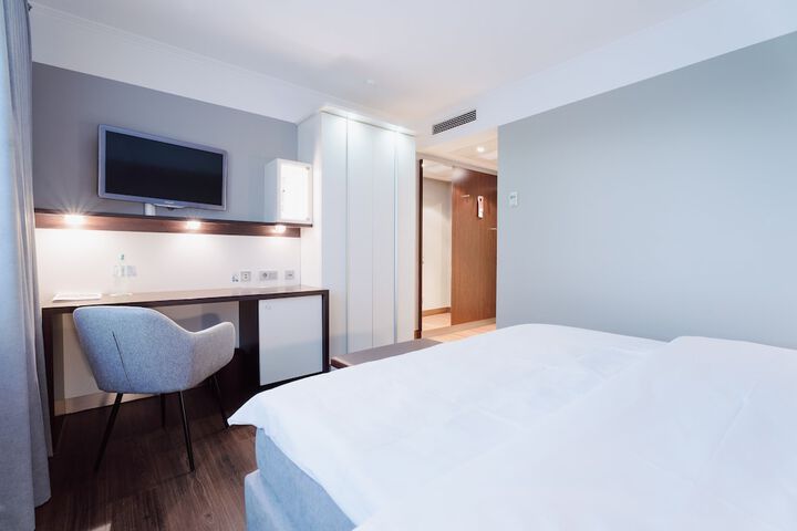 Room 34 of 102