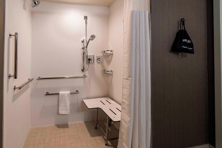 Room 18 of 42