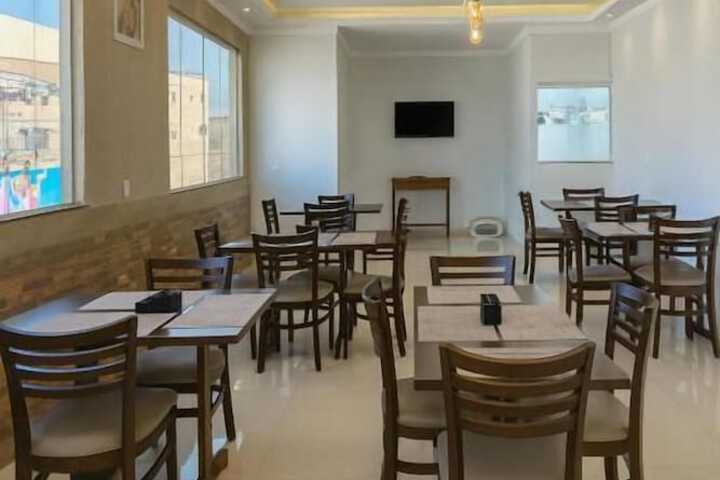 Dining 8 of 15