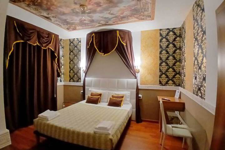 Room 7 of 15