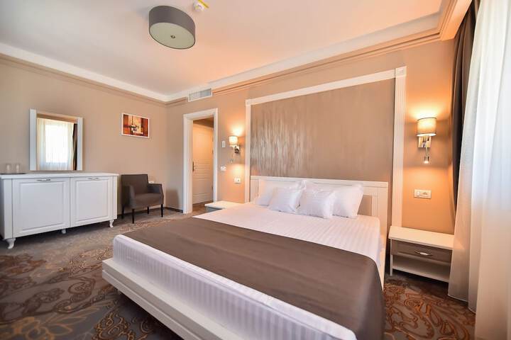 Room 10 of 43