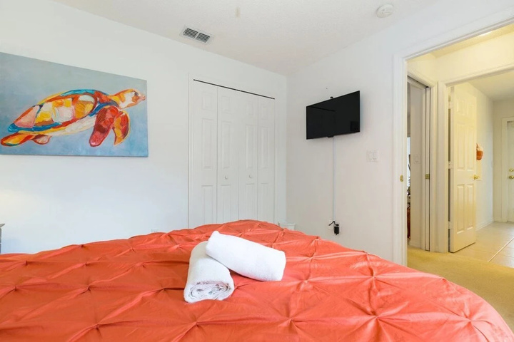 Room 5 of 14
