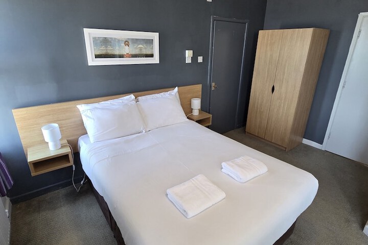 Room 8 of 26