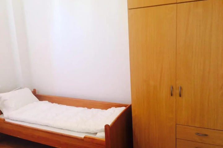 Room 3 of 8