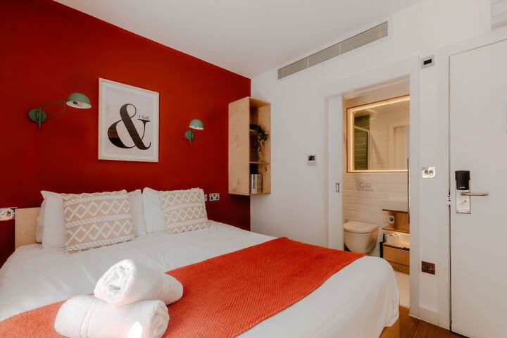 Room 13 of 28