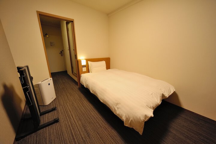 Room 13 of 64
