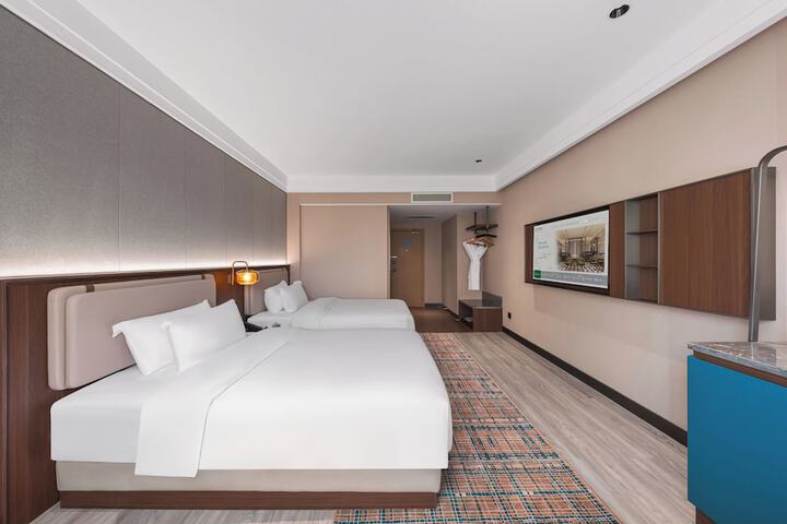 Room 10 of 25