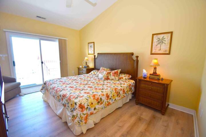 Room 8 of 18