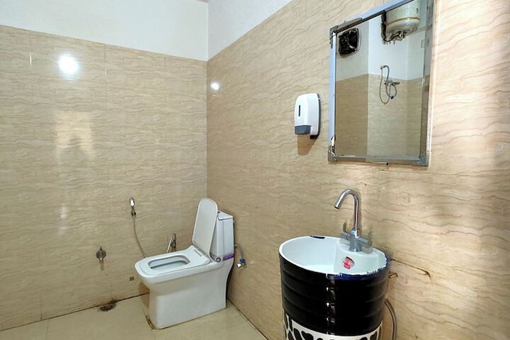 Room 4 of 6