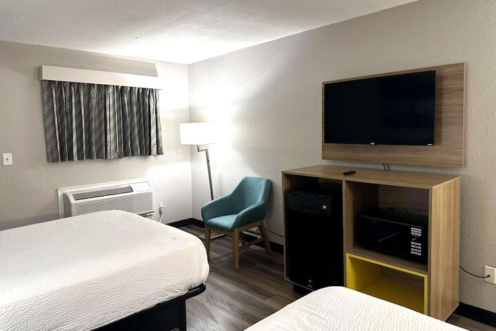 2 Double Beds (2 of 14)