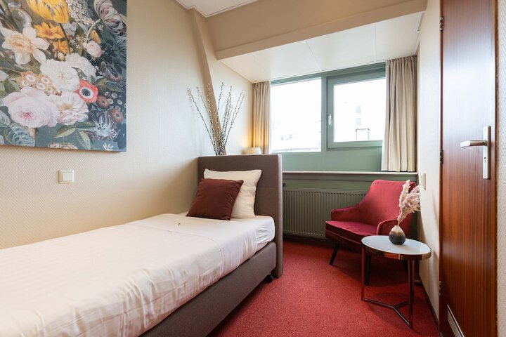 Room 10 of 50