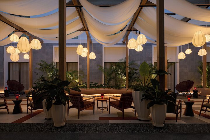 Hotel Exterior 41 of 51