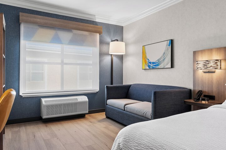 Room 10 of 85