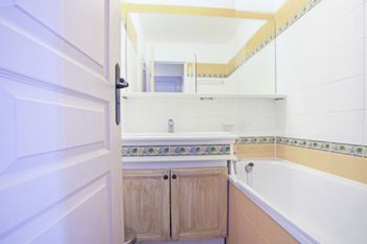 Room 16 of 228