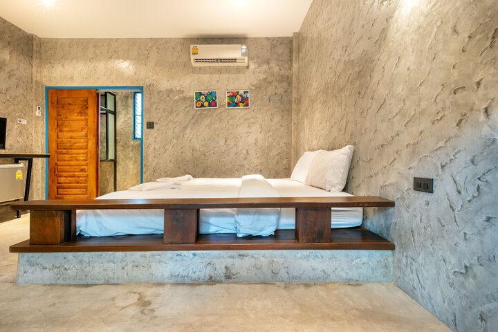 Room 15 of 52