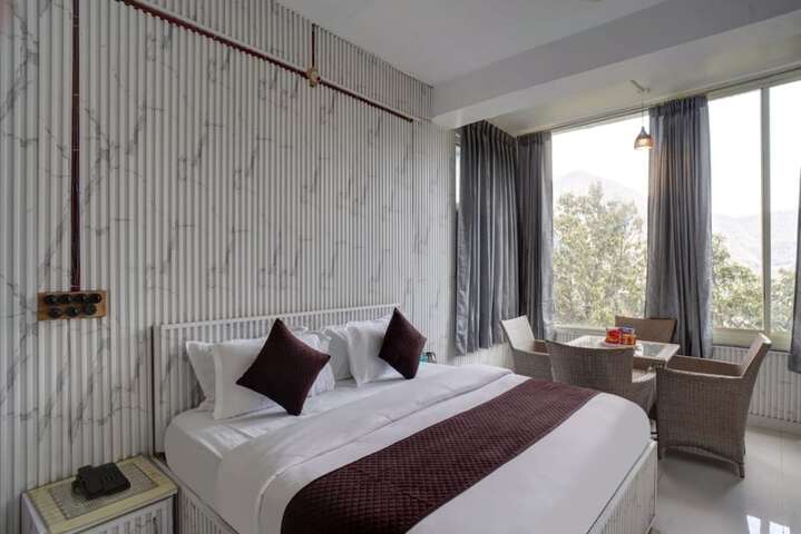 Room 8 of 25