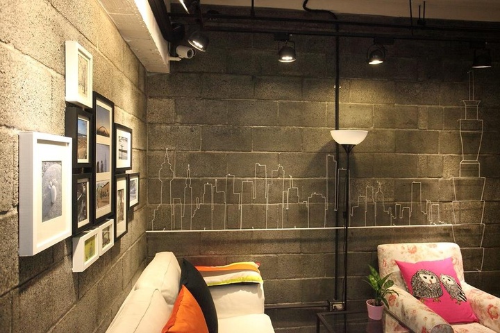 Room 10 of 16