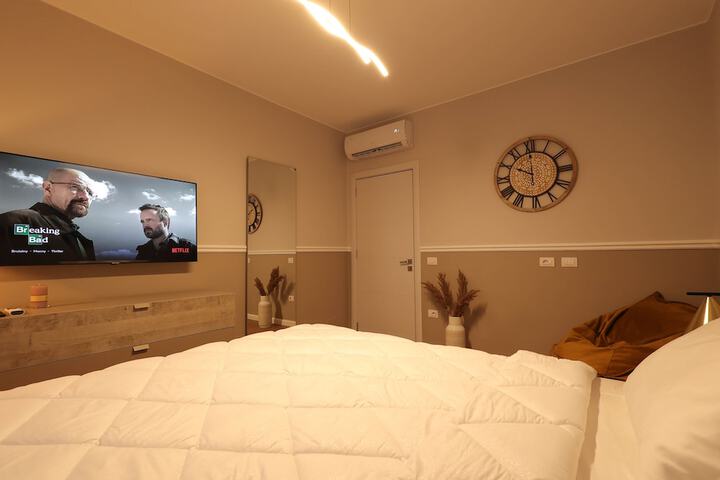 Room 6 of 169