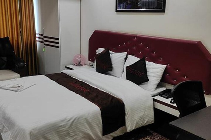 Room 15 of 28