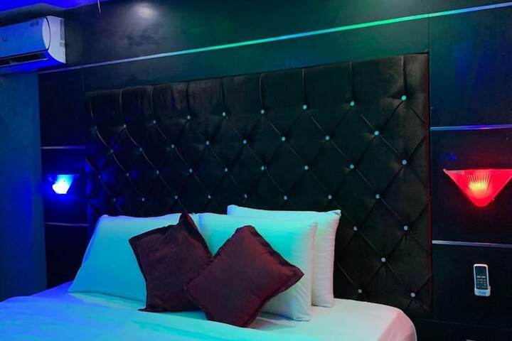Room 4 of 13