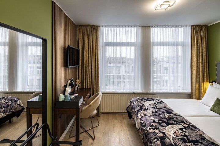 Room 41 of 142