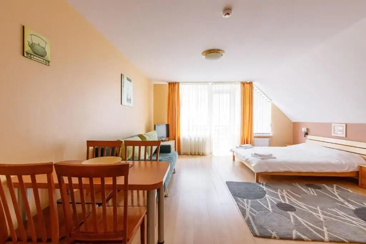 Room 5 of 13