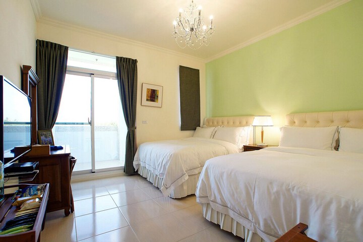 Room 2 of 49