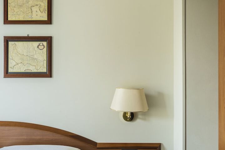 Room 12 of 25