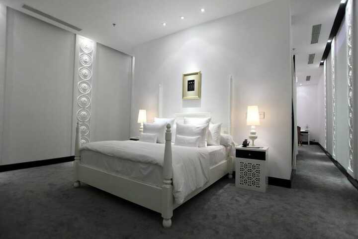 Room 8 of 75