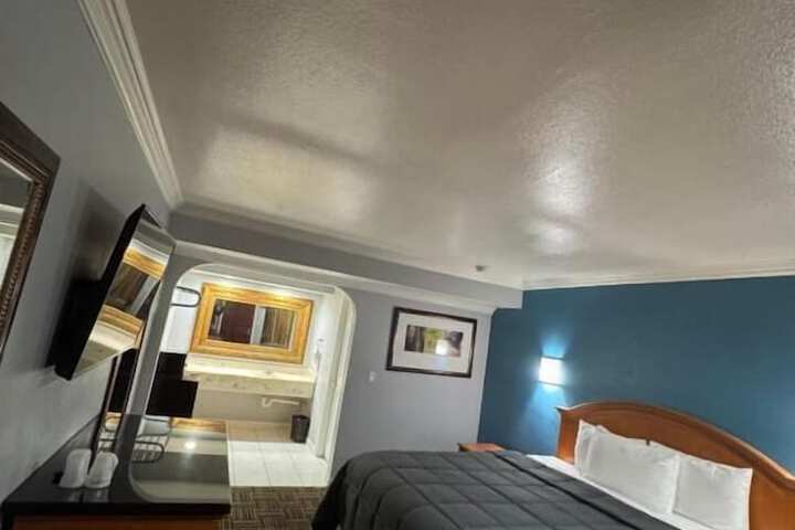 Room 9 of 36