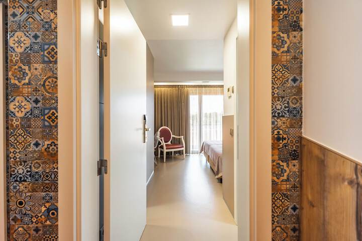 Room 12 of 82