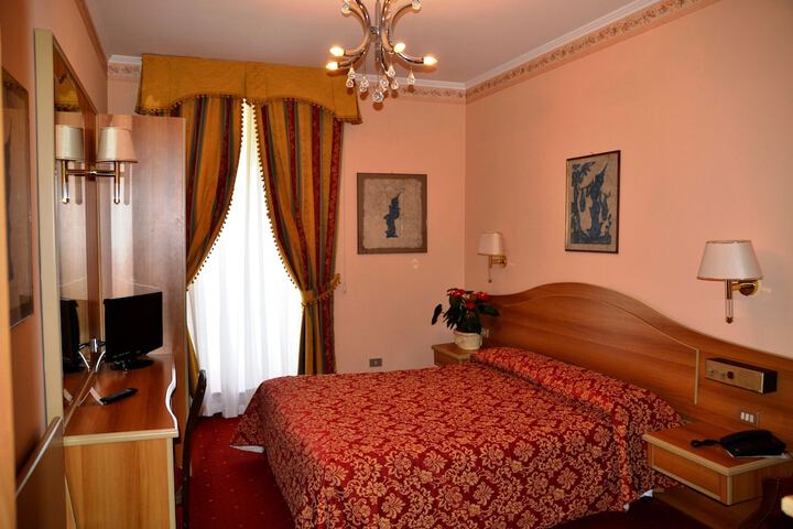 Room 12 of 64