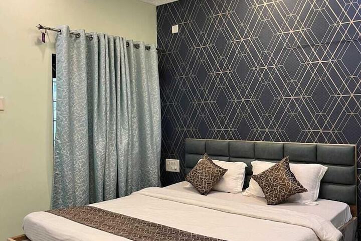 Room 33 of 43