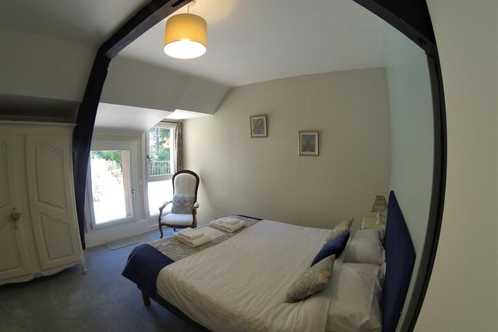 Room 10 of 27