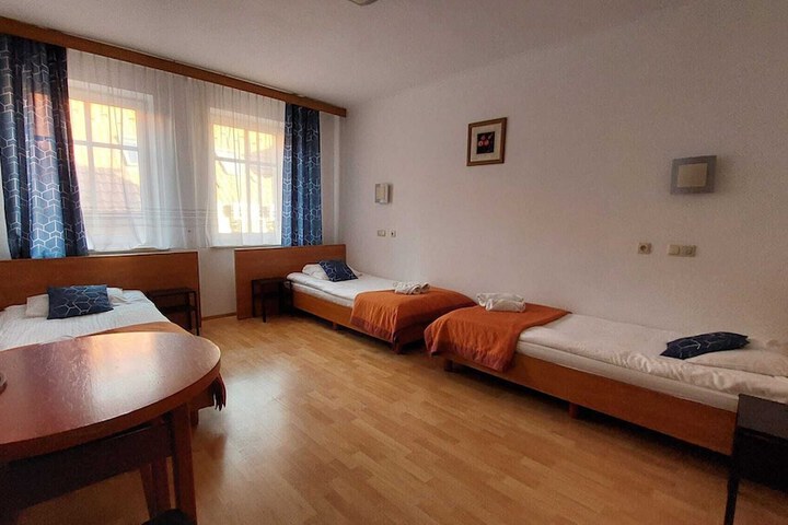 Room 12 of 77