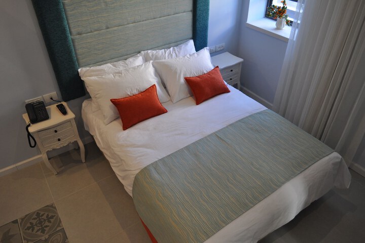 Room 10 of 43