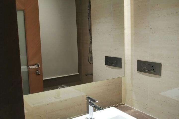 Room 142 of 181