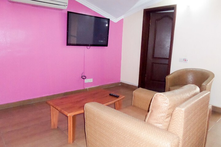 Room 6 of 33