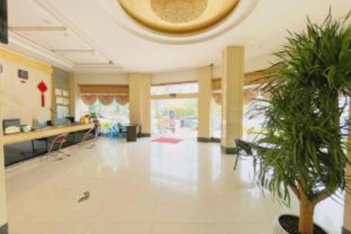 Ruili Yudu Hotel (Nongmo Lake Park Branch)