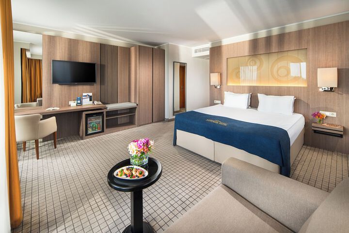 Room 10 of 42